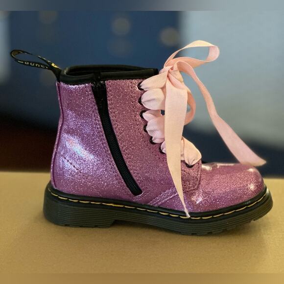 Dr. Martens 1460 Glitter T Boots
Pink Sparkle Girls Toddler US 9
(EU 26) NWOT - Picture 2 of 15